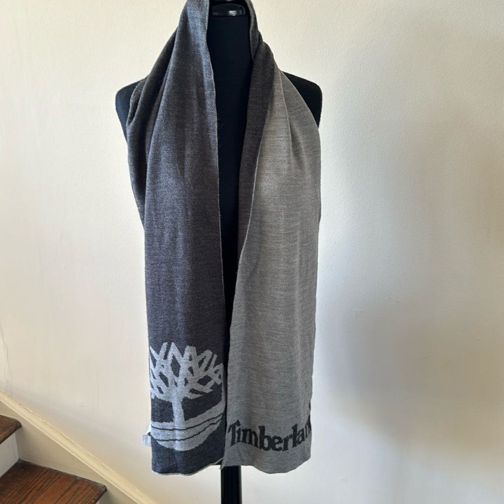 Timberland Men`s Logo Jacquard Reversible Scarf. Light & Dark gray. Soft acrylic - Picture 3 of 7